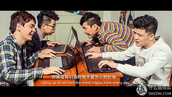 照片还是那个苍姐姐,但陪撸的鼠标却更”色”了I-ROCKSIM6幻彩翼评测,附苍姐签名照