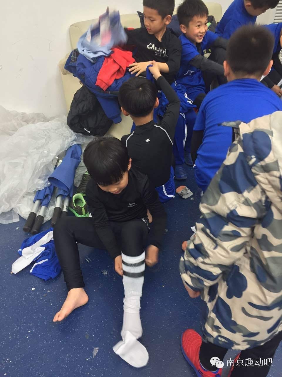 风雨无阻，苏宁小球童自信上岗！然而上岗前居然发生了这样的事