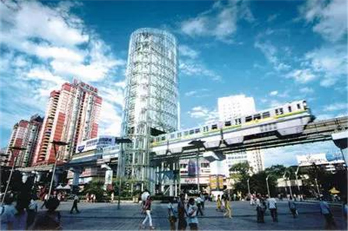 商场等繁华地段如何找停车位 (老城区停车难路边有收费车位)