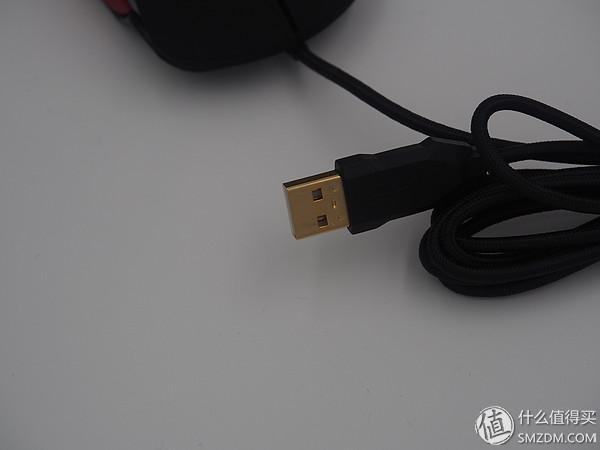 照片还是那个苍姐姐,但陪撸的鼠标却更”色”了I-ROCKSIM6幻彩翼评测,附苍姐签名照