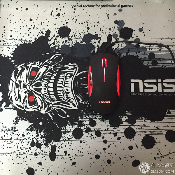 照片还是那个苍姐姐,但陪撸的鼠标却更”色”了I-ROCKSIM6幻彩翼评测,附苍姐签名照