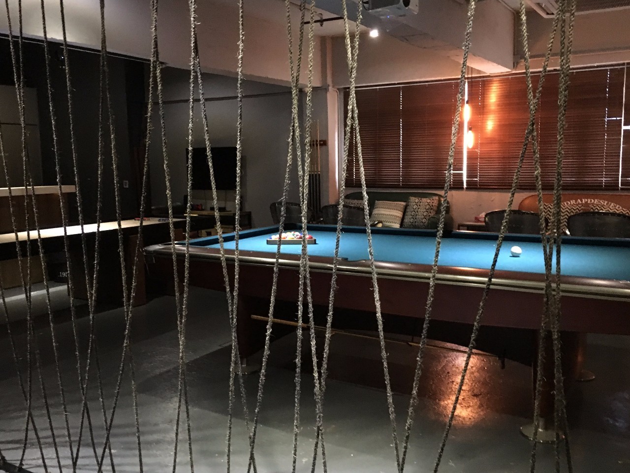 不仅有黑社会火并！香港工厦里还有这些隐秘好去处