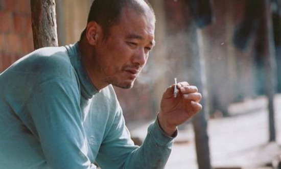 他曾比葛优还有名，因演反派被唾骂追打，53岁坚持丁克至今无子