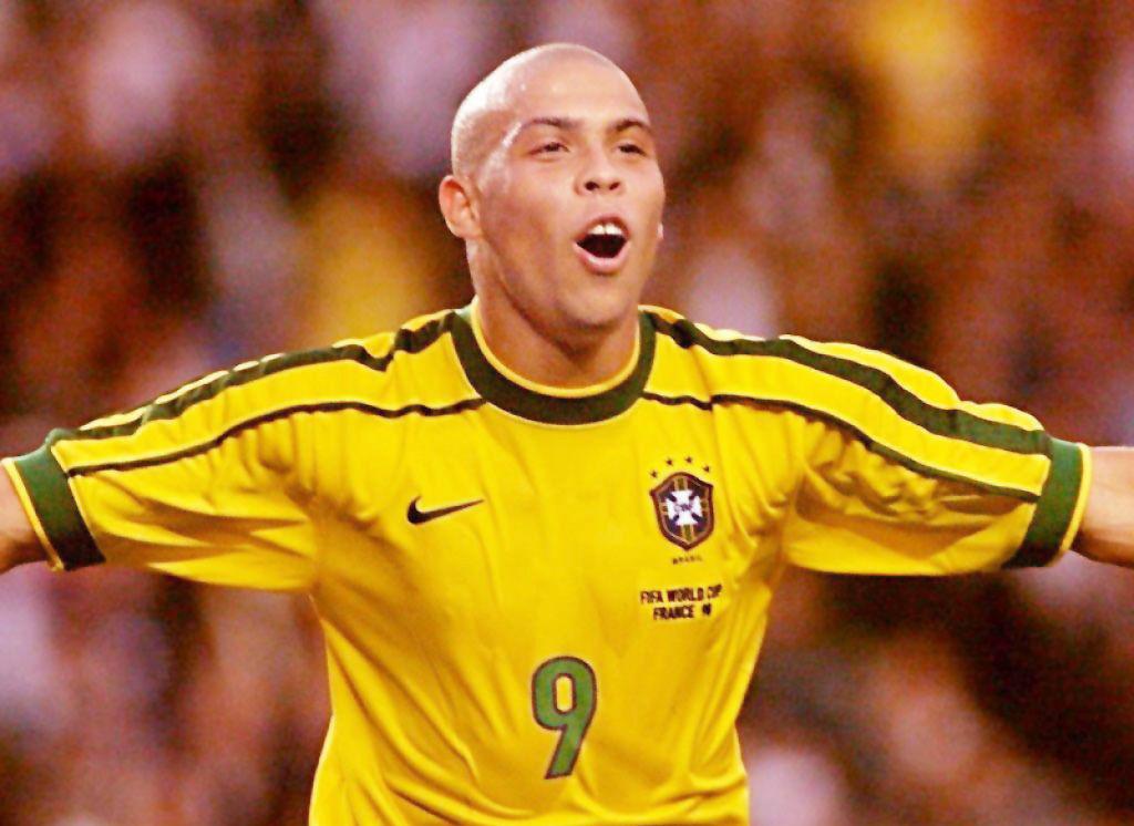 外星人罗纳尔多逆天动作,外星人罗纳尔多足球10大经典镜头