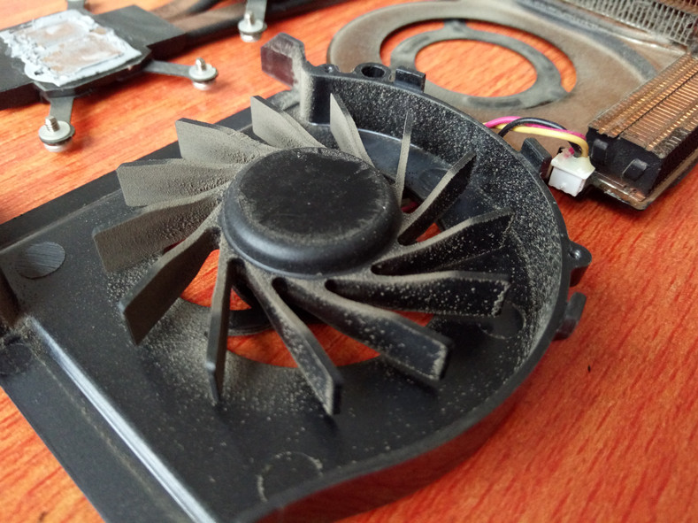 笔记本电脑怎么清理灰尘换硅脂,笔记本电脑清灰换硅脂教程