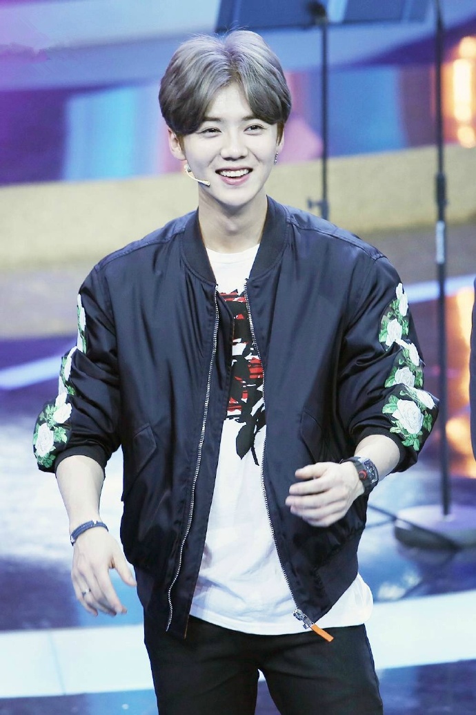 迪奥穿着,迪奥这样的时尚你看懂了吗