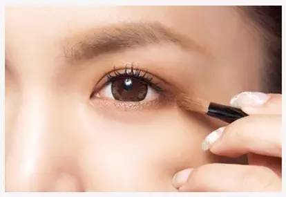 大眼睛女生怎么化妆最合适,大眼睛怎么画眼妆干净