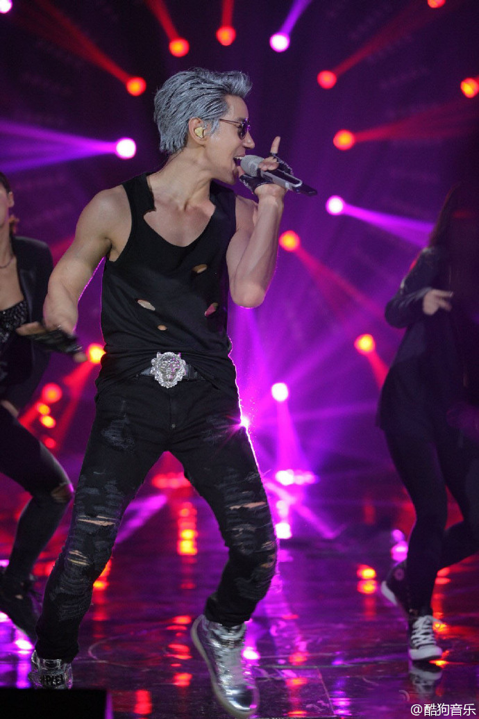 李克勤居然被黄致列淘汰了，《我是歌手》该改叫《我是舞王》了！