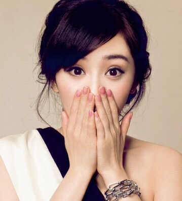 纤纤素手成百变魔爪，刻字镶钻变颜色，女明星们的手比脸还金贵