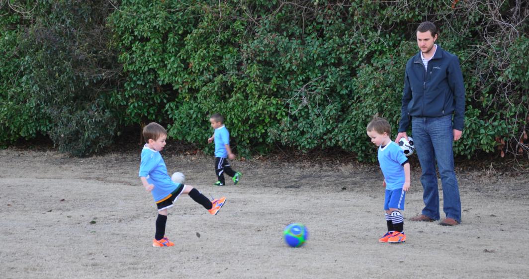 6-7岁孩子足球基本训练,7-12岁儿童足球训练计划