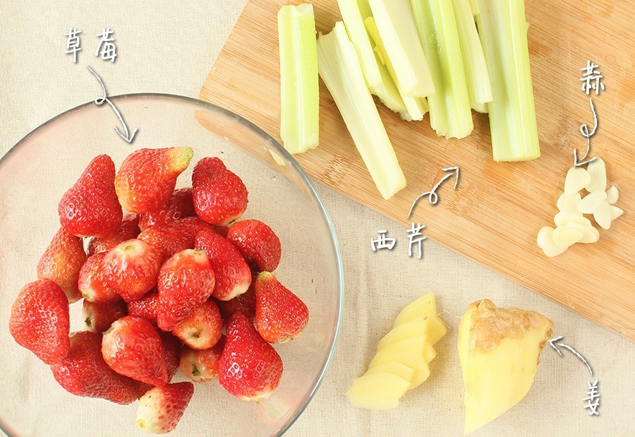 高校食堂灵魂料理大测评：西芹炒草莓，西瓜炖冬瓜