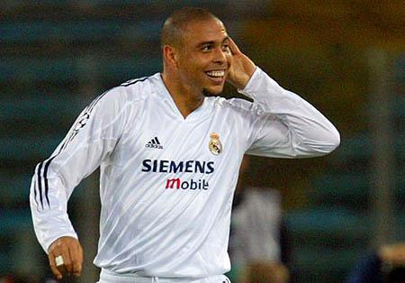 外星人罗纳尔多逆天动作,外星人罗纳尔多足球10大经典镜头