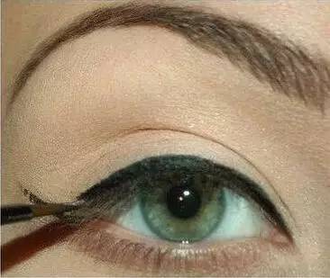 大眼睛女生怎么化妆最合适,大眼睛怎么画眼妆干净