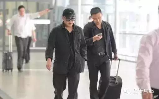 李连杰的甲亢为什么治不好,李连杰年轻有没有遇到挫折