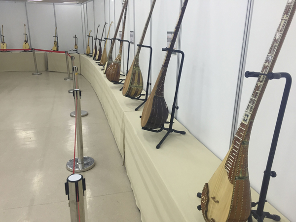 “天山琴韵丝路乐语”*疆新**乐器展演来到了高原古城