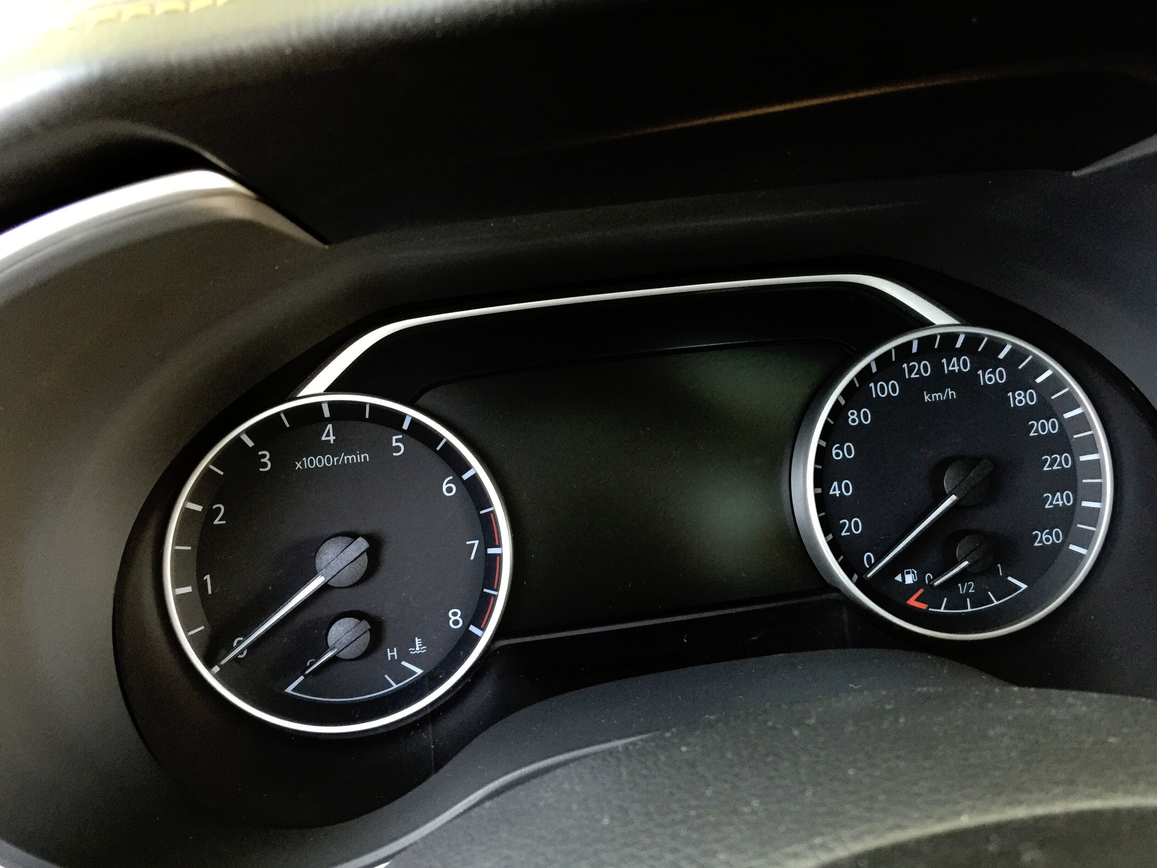 东风日产探陆实车到店,东风日产西玛6座