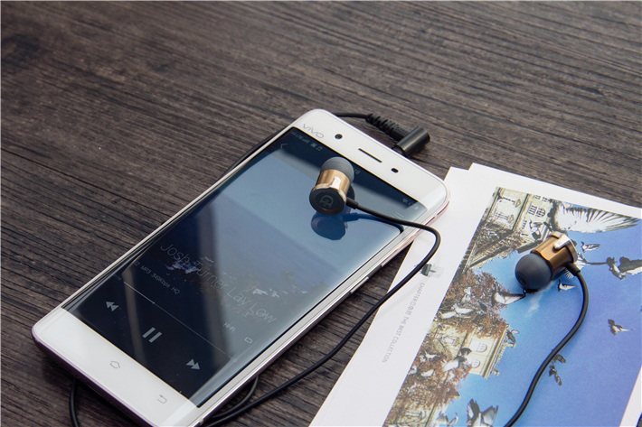 vivoxplay5测评吃鸡,vivoxplay5原神体验