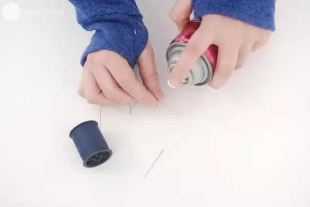 口红沾衣服上了怎么解决,白衣服染上口红快速清洗的小妙招