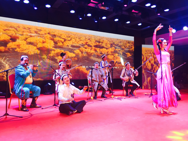“天山琴韵丝路乐语”*疆新**乐器展演来到了高原古城