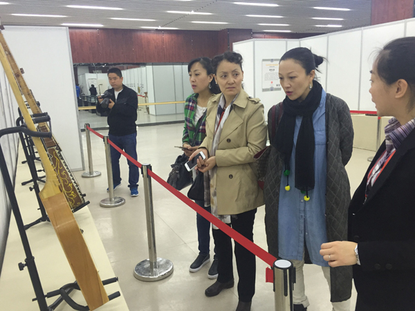 “天山琴韵丝路乐语”*疆新**乐器展演来到了高原古城