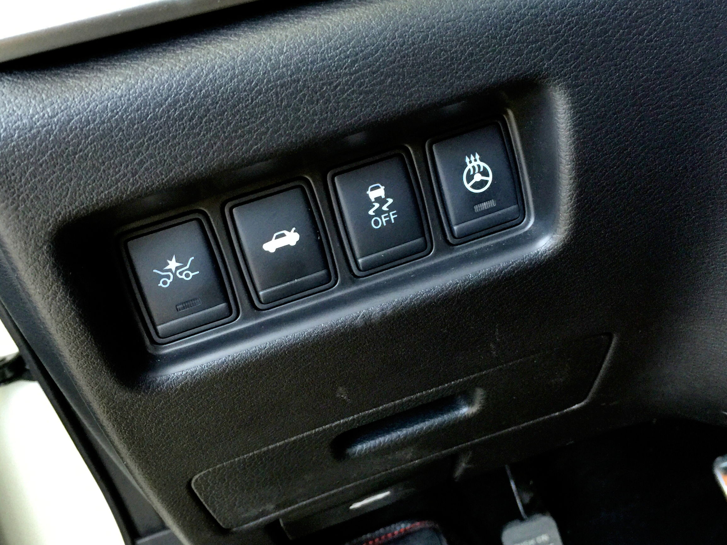 东风日产探陆实车到店,东风日产西玛6座