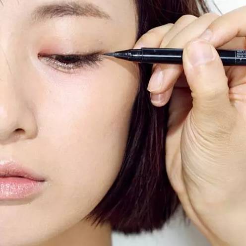 大眼睛女生怎么化妆最合适,大眼睛怎么画眼妆干净