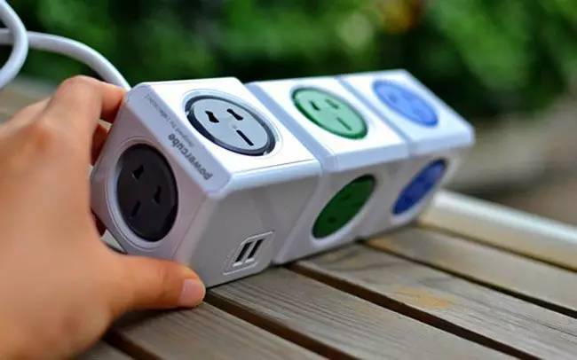 喂，110吗，你家插座炸啦！