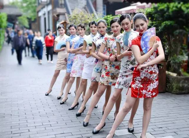 空姐旗袍亮相,虹桥机场空姐旗袍快闪