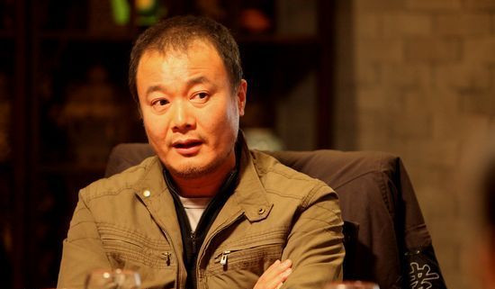 他曾比葛优还有名，因演反派被唾骂追打，53岁坚持丁克至今无子