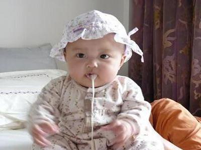 婴儿吃完奶打嗝后吐奶,婴儿经常吐奶打嗝咳嗽