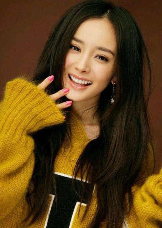 纤纤素手成百变魔爪，刻字镶钻变颜色，女明星们的手比脸还金贵