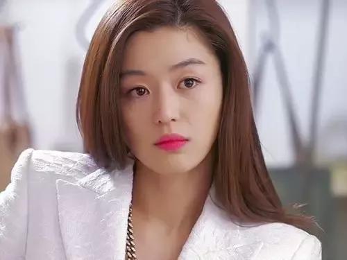 女生没有几支口红都不好意思,女人缺少不了一支口红