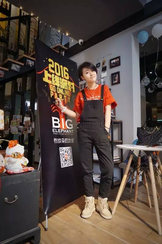 就算你开着玛莎拉蒂，*博兰**基尼也不一定能吃到她家龙虾，每天就这