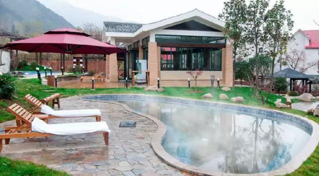 太白山凤凰温泉带住宿价目表,宝鸡太白山凤凰温泉有室内温泉吗