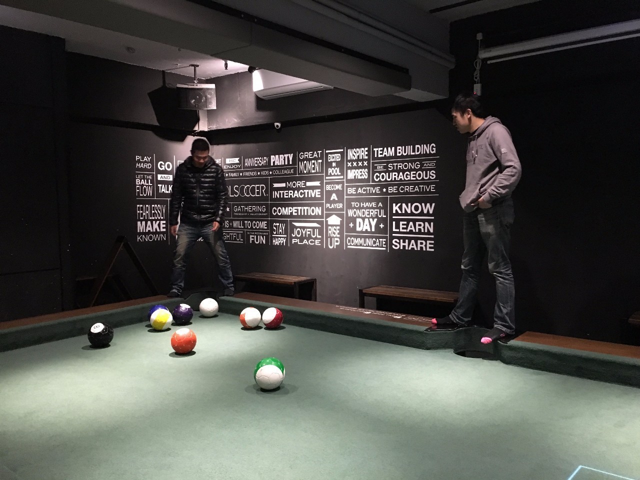 不仅有黑社会火并！香港工厦里还有这些隐秘好去处