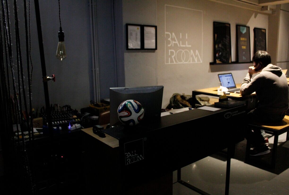 不仅有黑社会火并！香港工厦里还有这些隐秘好去处