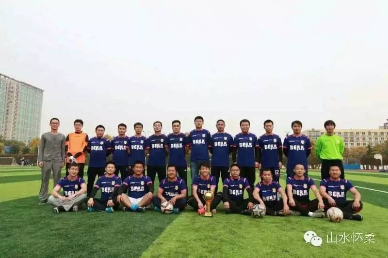 所有人别再拘于眼前的苟且，怀柔首届业余⚽联赛即将开赛，我们在寻找爱⚽的你，还不赶紧跳到球场来？