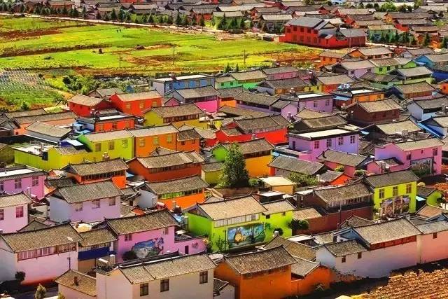 丽江惊现国内第一个彩色村！美的太不像话，像童话！
