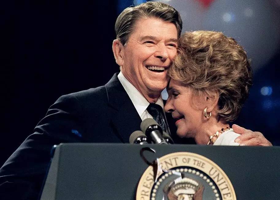 这一次，南希·里根永远陪伴在了她的“罗尼”身旁