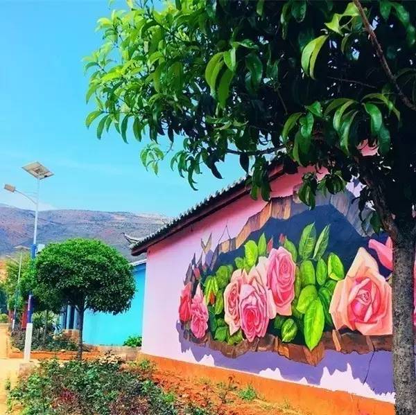 丽江惊现国内第一个彩色村！美的太不像话，像童话！