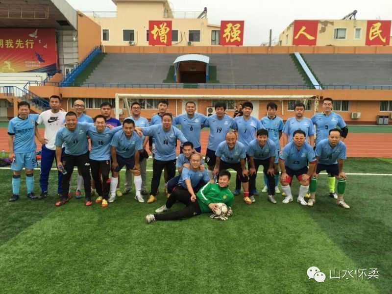 所有人别再拘于眼前的苟且，怀柔首届业余⚽联赛即将开赛，我们在寻找爱⚽的你，还不赶紧跳到球场来？