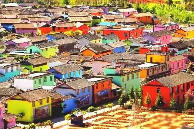 丽江惊现国内第一个彩色村！美的太不像话，像童话！