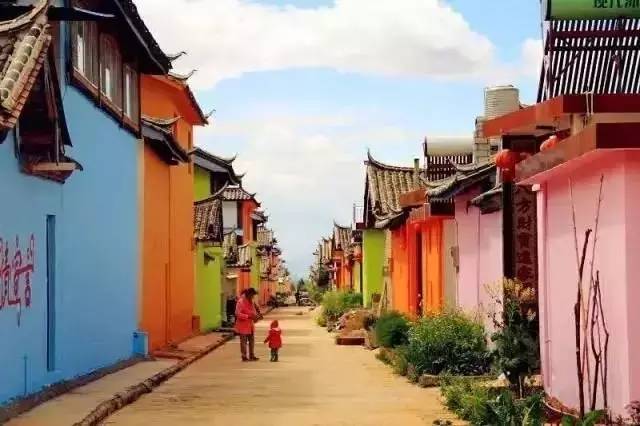 丽江惊现国内第一个彩色村！美的太不像话，像童话！