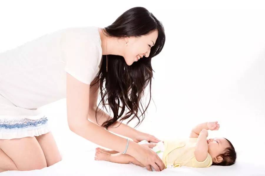 婴儿百日哭怎么解决,百日宝宝哭有好处吗