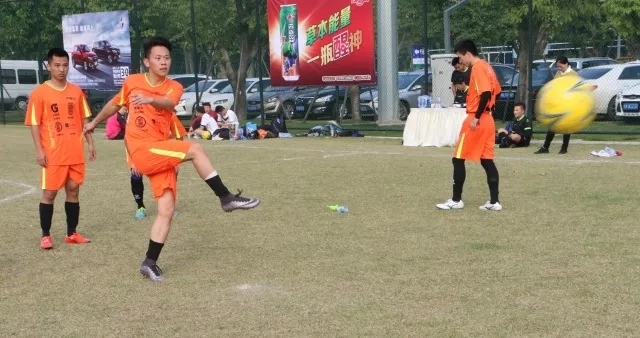 震撼！福州公安绿茵争霸！原来足球还能这么玩