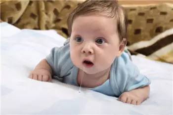 100天宝宝有哪些表现,宝宝常见的一些疾病的护理方法