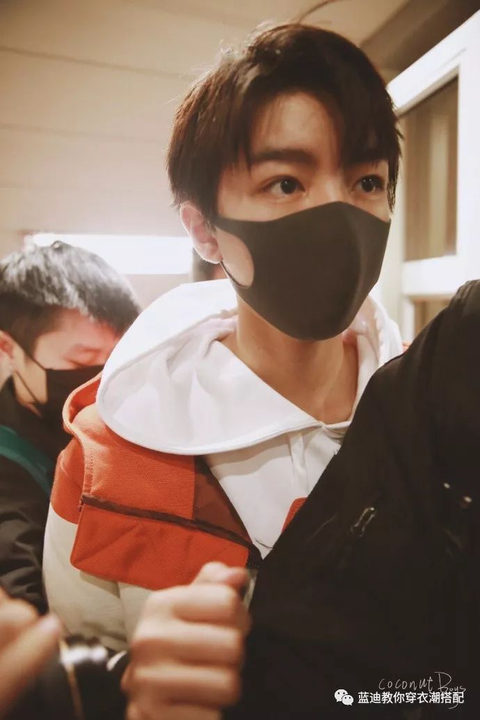 王俊凯演唱会粉丝穿搭,王俊凯穿西装出席活动