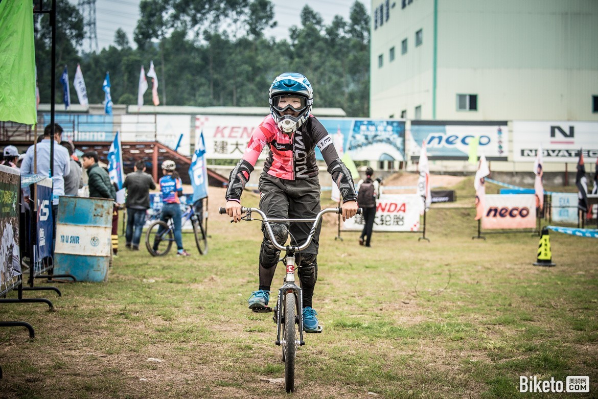 新手土坡赛初体验菜腿兔扑倒在世界级高手的车轮下（含福利公布）