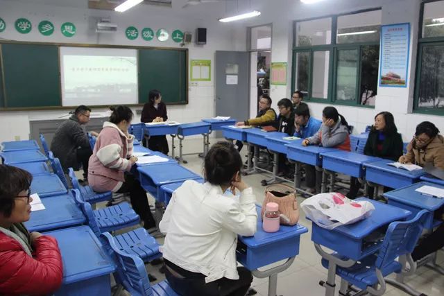 小学开展骨干教师公开课活动,开展青年教师公开课观摩活动