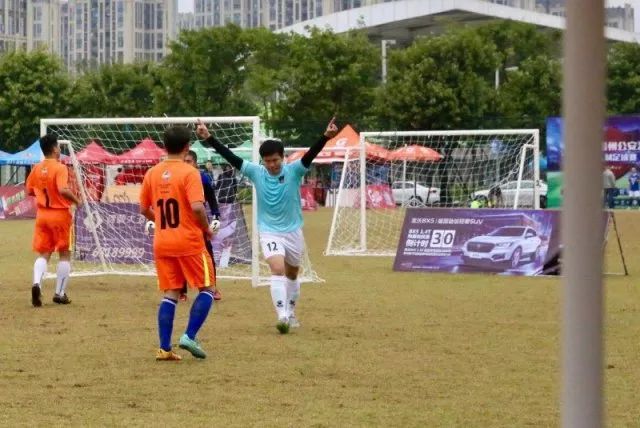 震撼！福州公安绿茵争霸！原来足球还能这么玩